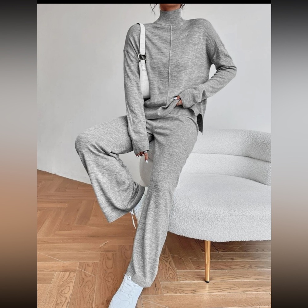 SOLD!! Womens Gray Sweater Set Turtleneck Size L